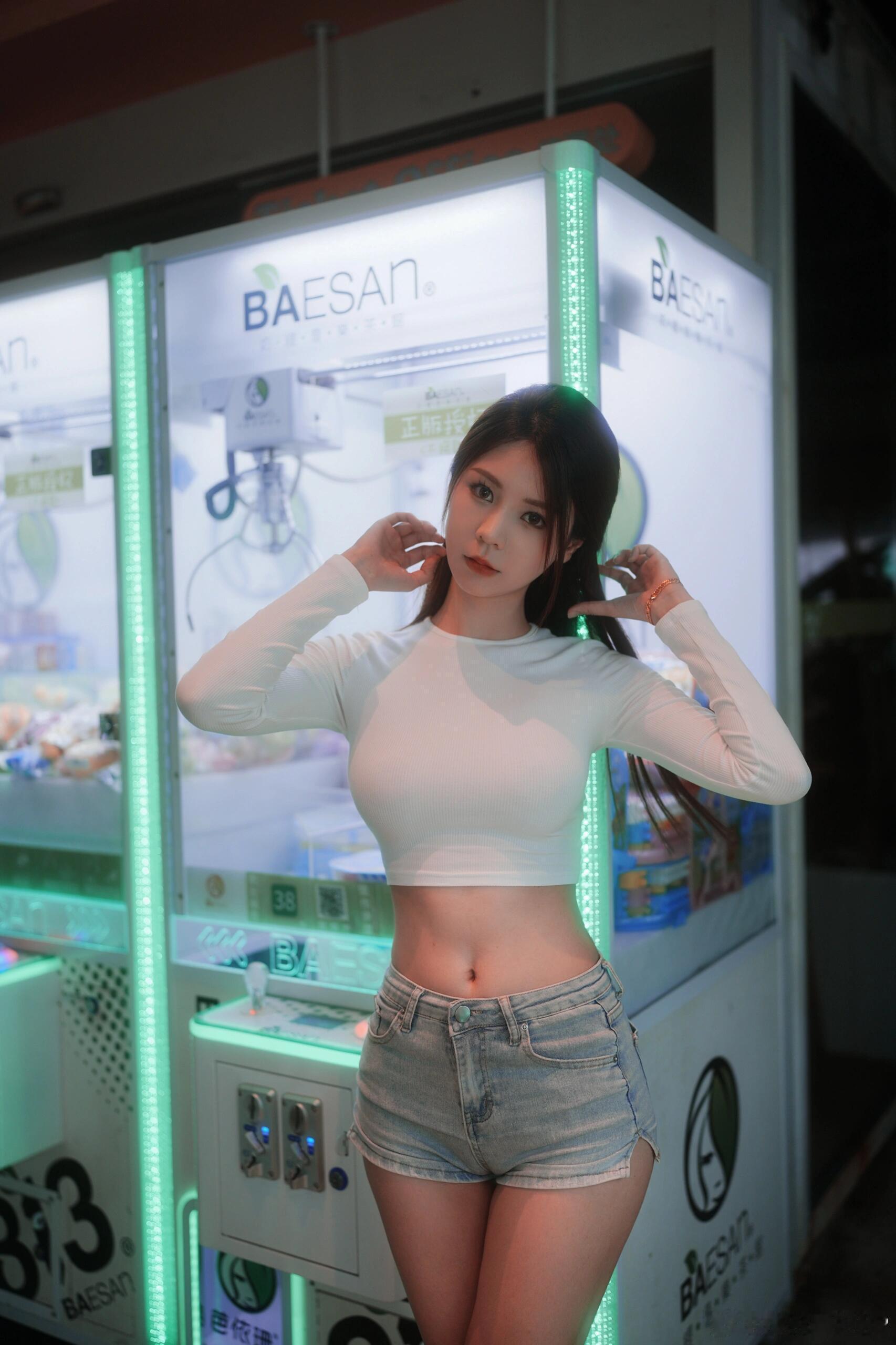 要抓娃娃机还是抓我 ​​​