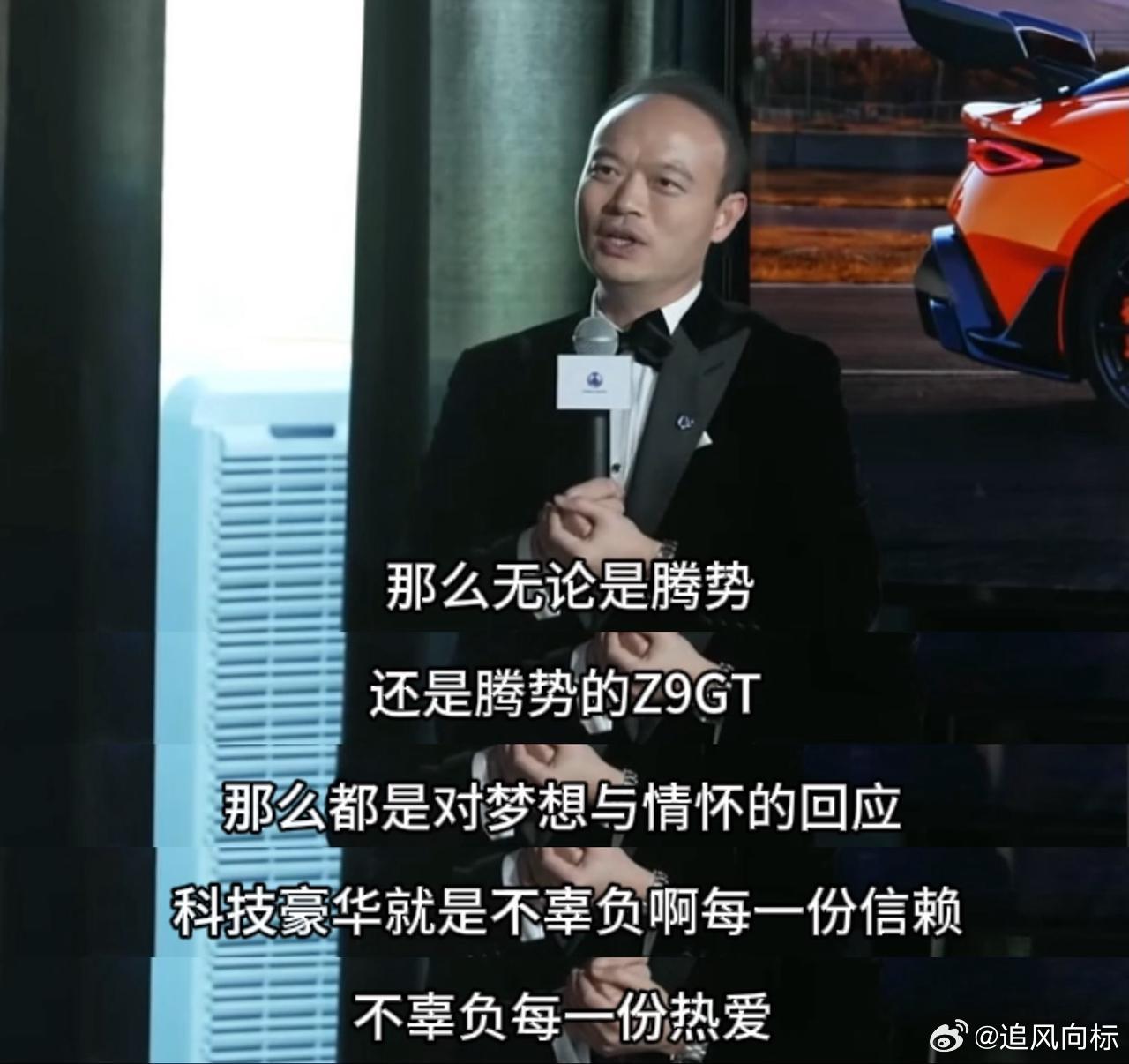 来上海解锁电车美学盛宴 喜欢电车带来的“在场感”。既融入其中，又保持距离。看着霓