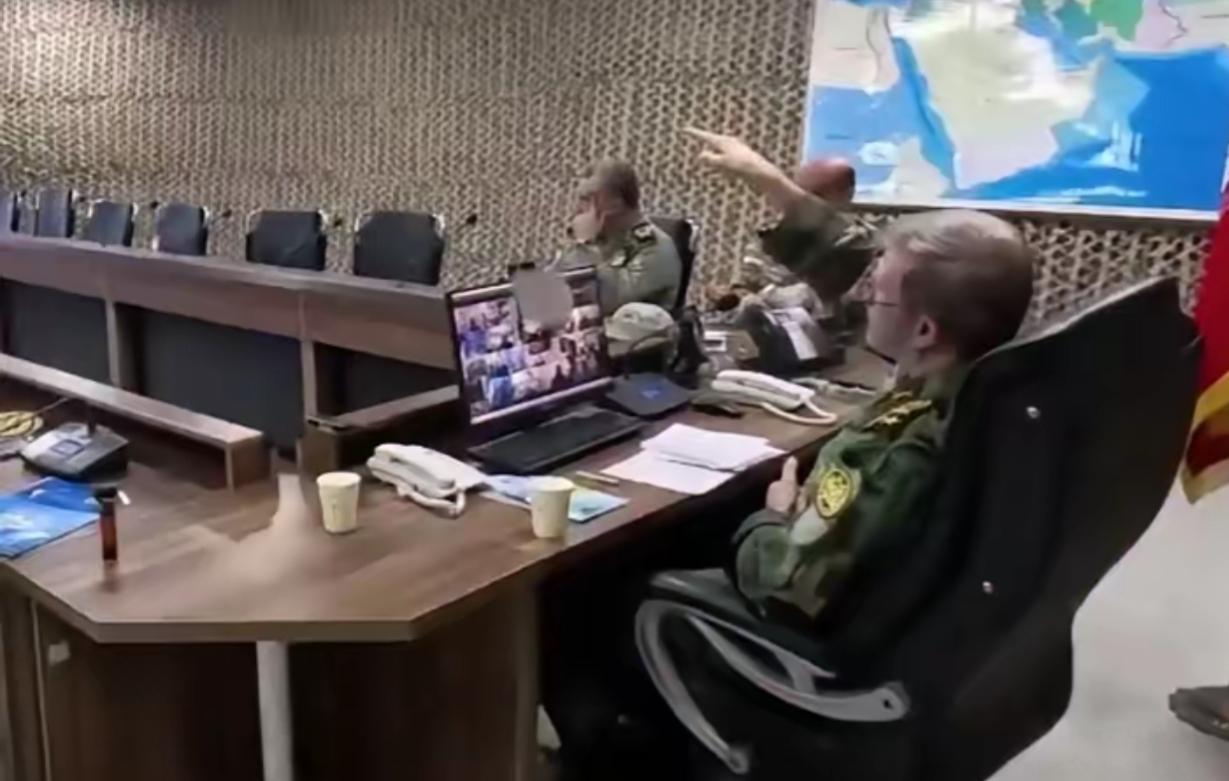 伊朗军队高级指挥官已经开始避免集中在一起开会和指挥作战，这是实战得出的经验。
 