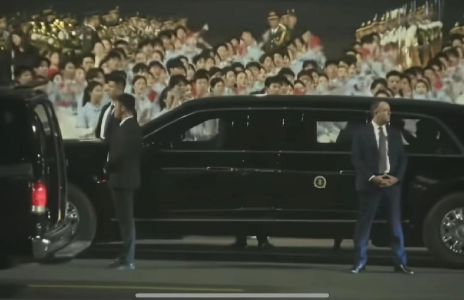 特朗普这外语得学，比他那个海湖庄园气氛好多了，他那个就像草台班子一样，看看特朗普