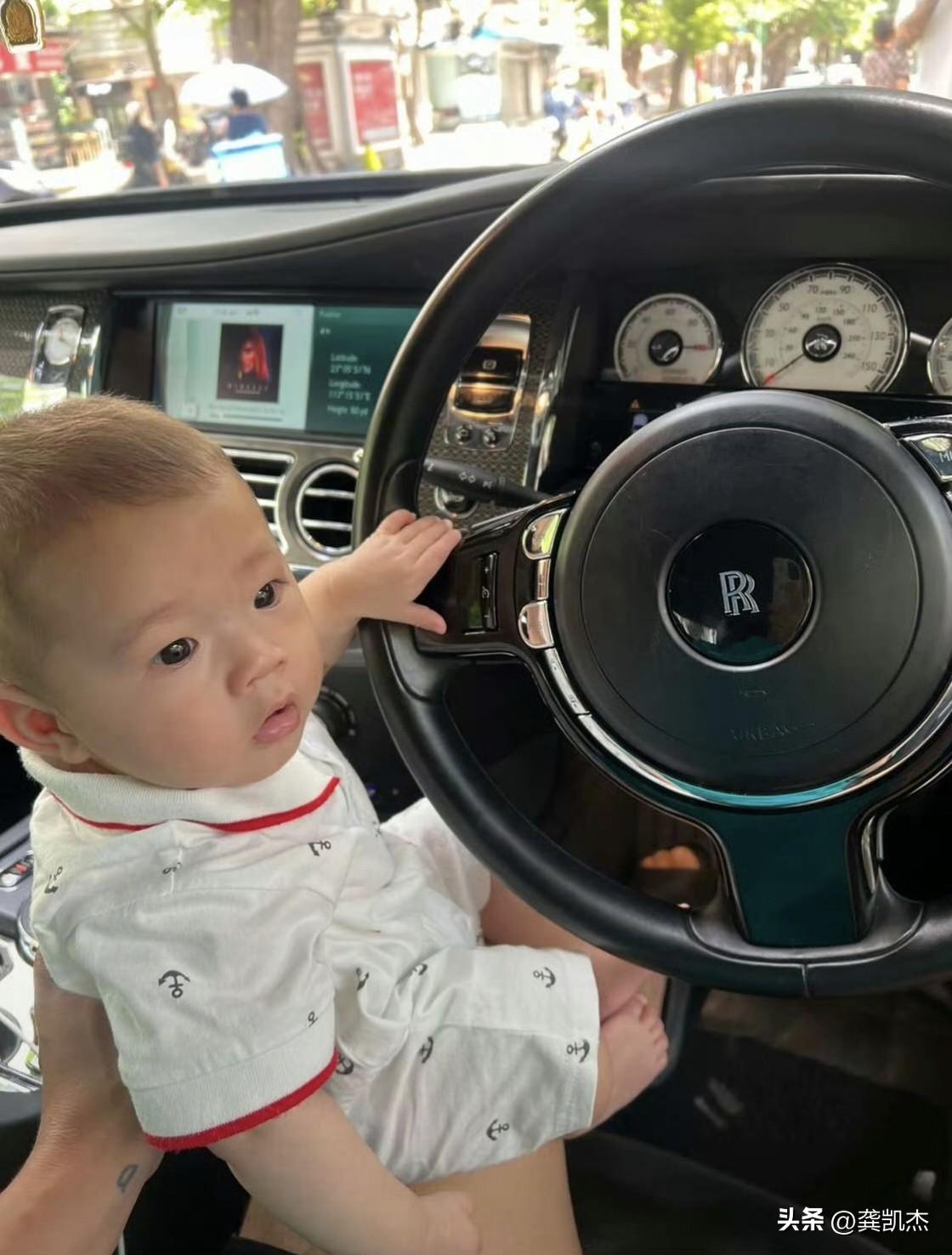 这孩子长得太好看了！每人送一句祝福吧！