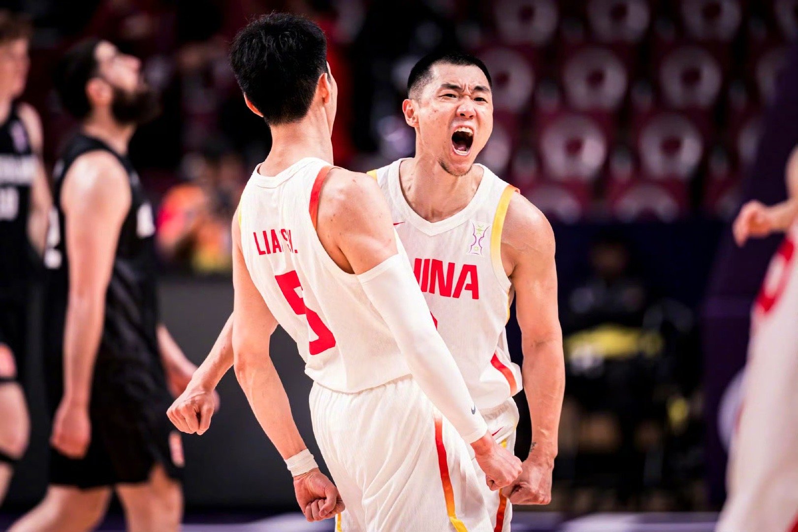 高诗岩：啊啊啊啊啊黑子说话！！中国男篮晋级亚洲杯决赛 中国男篮vs新西兰男篮 ​