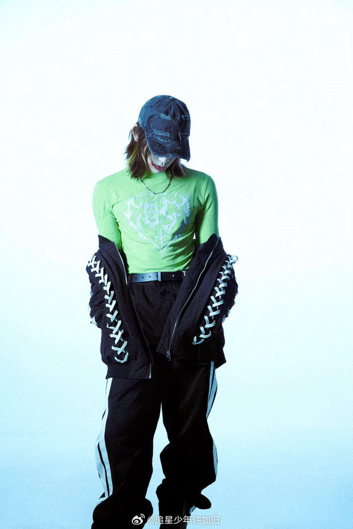 王琳凯手控福利王琳凯直播嗦鸡爪王琳凯直播名场面！嗦鸡爪+手控福利，rapper的