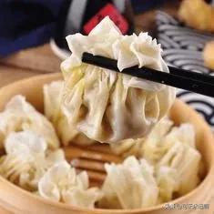 #我的美食日志# 
以前还真不知道，烧麦还有这些种馅料，
咸蛋黄烧麦，香菇鲜肉烧