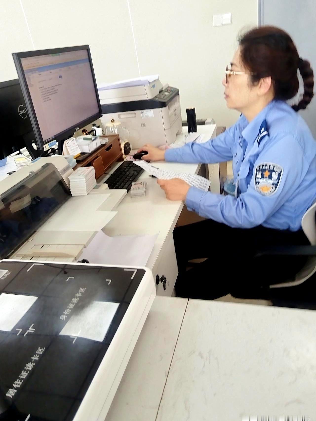身份证还没到期，居然也能提前换？
我今天跑了一趟派出所，本来还想着还剩6个月，应