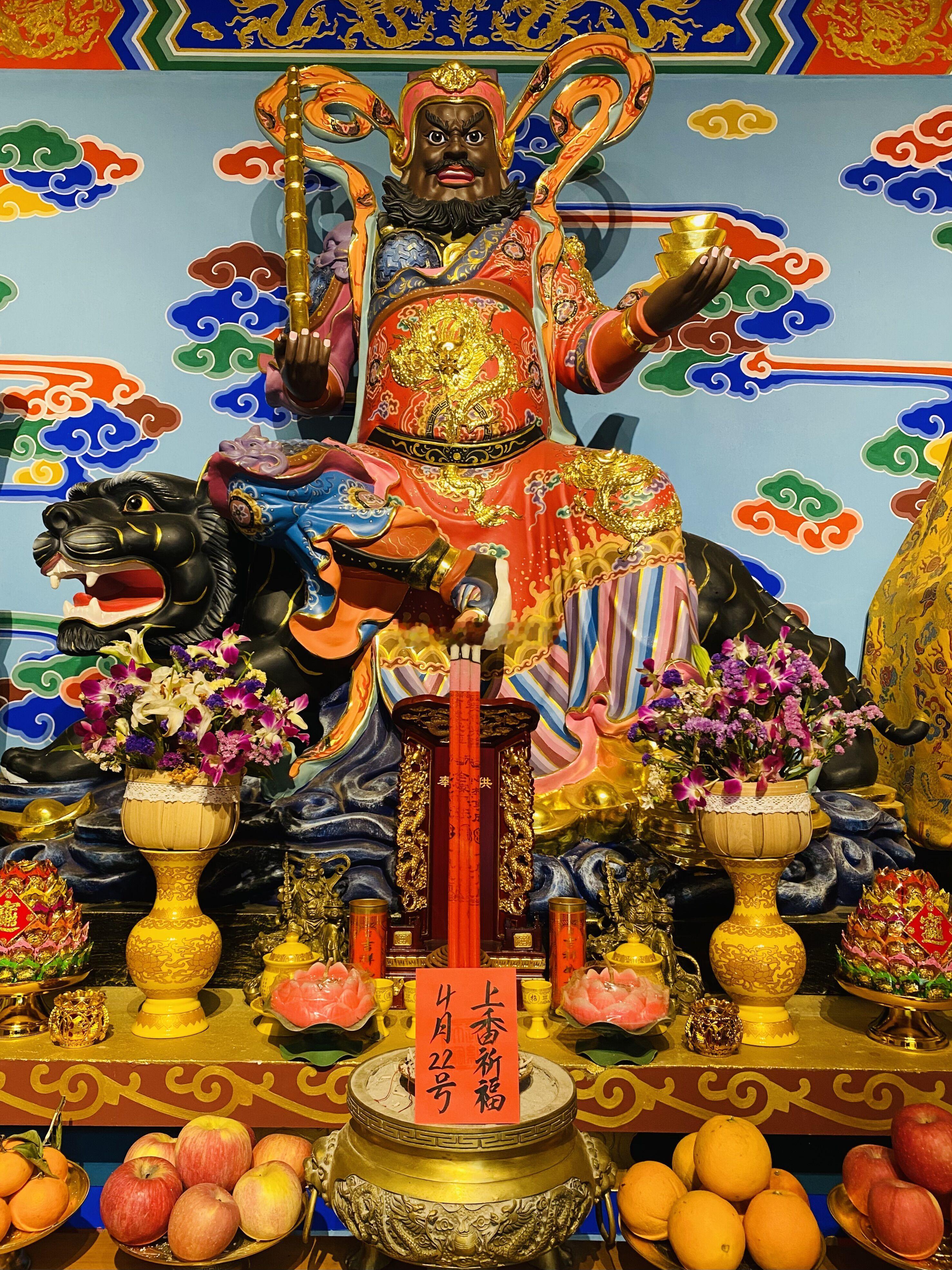 今日黄道吉日，心地善良的你会有好事发生在你身上，4月22号师父在财神殿为所有点赞