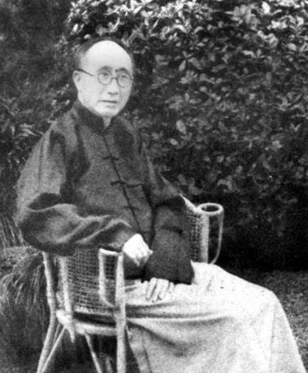 1949年，主席问大清官员，见过几次慈禧，她摆架子吗？回答绝了

这问，简短却直