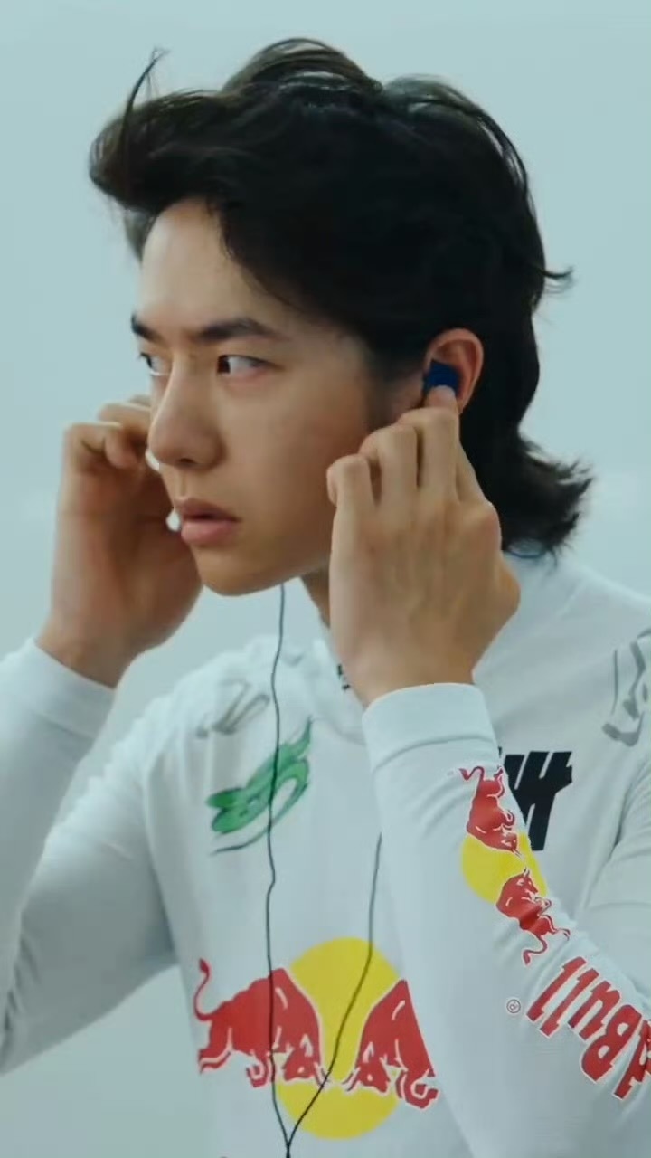 不管正面还是后背、左边还是右边帅的如此优秀哈哈哈王一博  | 王一博跑完最后一圈