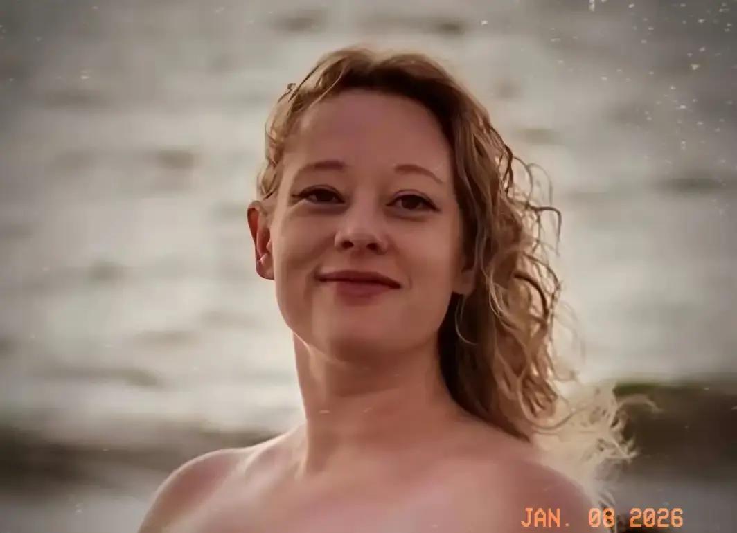 特朗普这次面对的，是一起白人“完美女性”被击毙的案件。
 
37岁的蕾妮，是三个