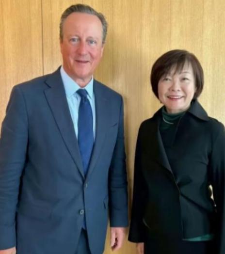 安倍晋三要是泉下有知，估计真得气得翻个身。
他老婆安倍昭惠，在他死后，直接开启了