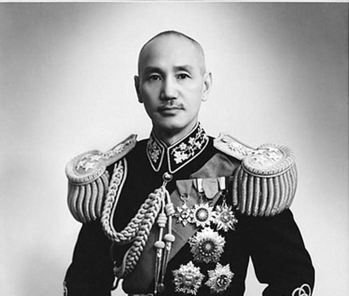 历史事实证明，蒋介石根本就不是政治家，连政客都不如，甚至政治流氓都不够格，只能算