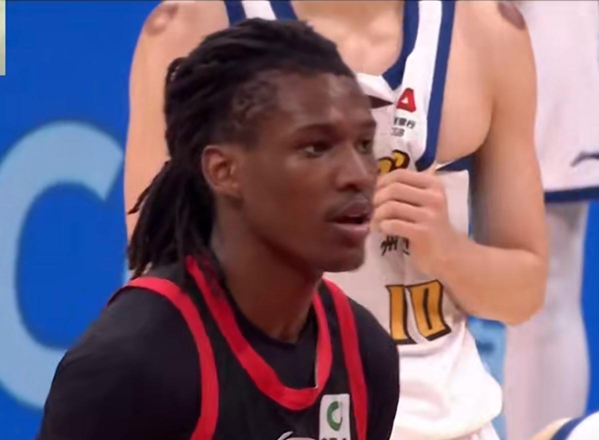 CBA深圳与广厦的上半场刚刚结束，令人大跌眼镜的是深圳半场领先28分，最夸张的是