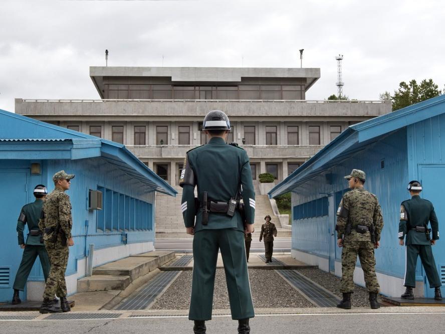 韩国军方正式向朝鲜提议举行军事会谈，旨在重新划定军事分界线基准线，防止双方因边界