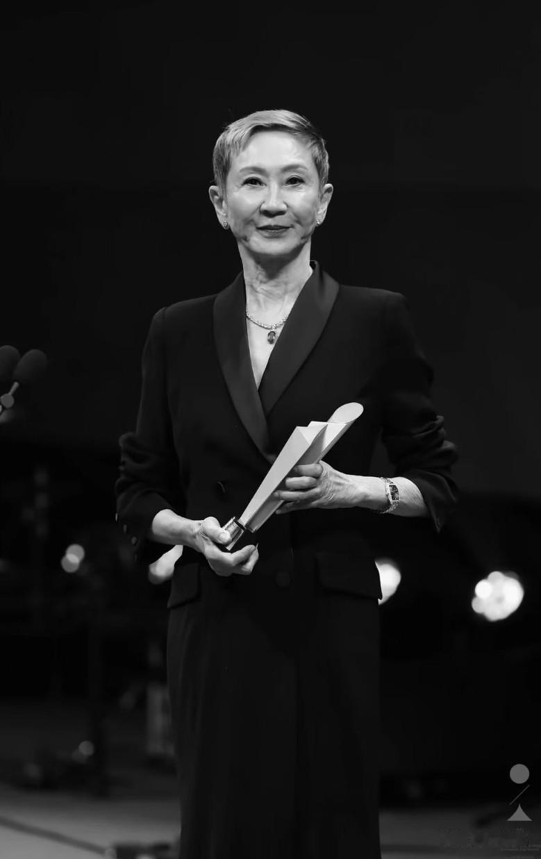 一手扶植起来被别人摘了桃子？！真的是情劫，上辈子欠他的吧。这么优秀的女性，为什么