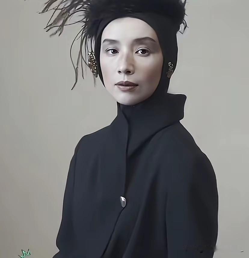 这是什么造型啊？
这还是我认识的董洁吗？

董洁这次新造型真让人惊掉下巴！《Wa