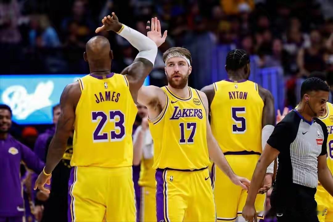 又被看好！1月24日，湖人战独行侠赛前2利好:
 
一、外界普遍看好湖人取胜，E