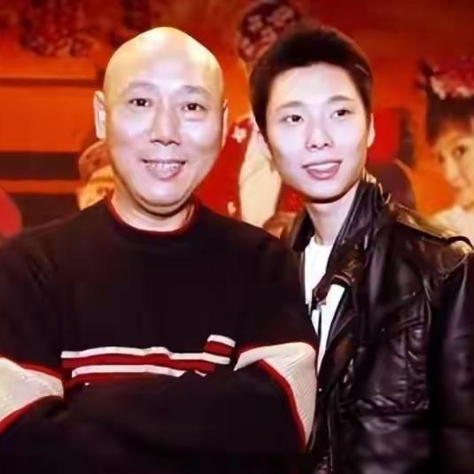 演员李诚儒说：儿子李大海总说他小时候吃过很多苦，遇到了很多困难。这位靠着“如芒刺