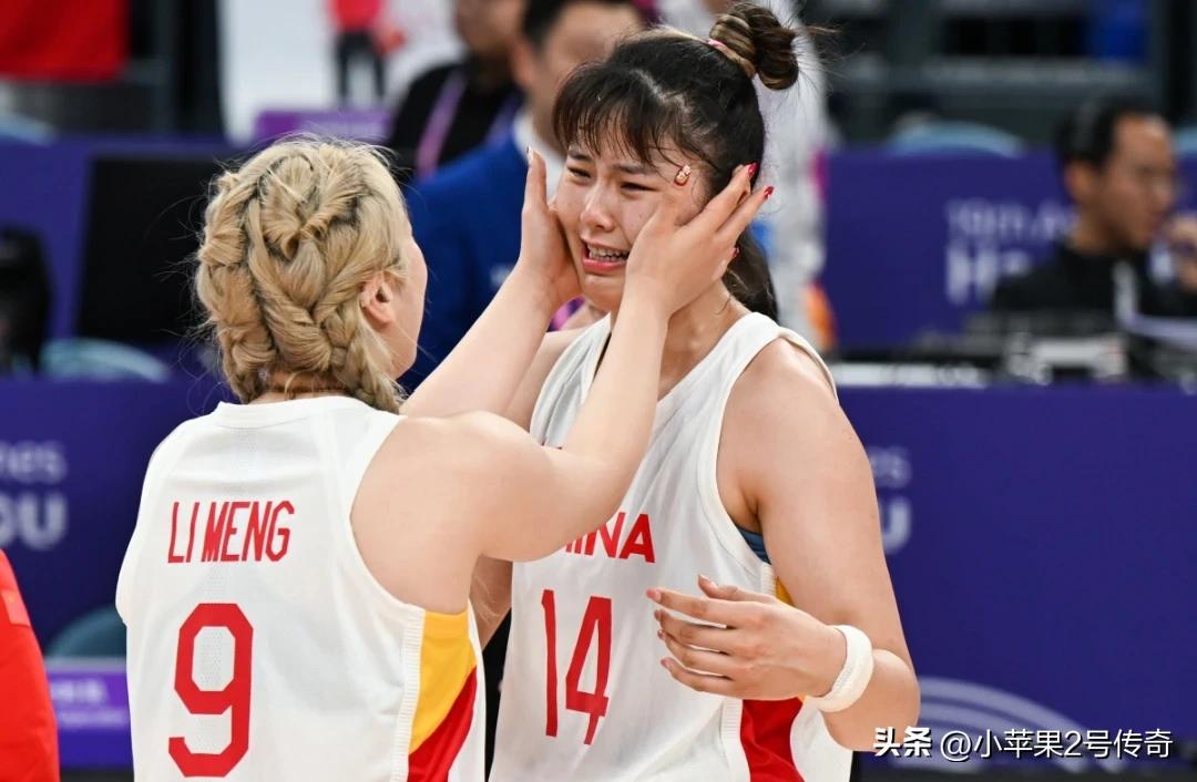中国女篮球员李月汝加拉塔萨雷首秀砍下8分9篮板。土超联赛，刚刚加盟加拉塔萨雷的中