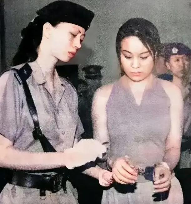 1999年，警方捣毁了位于北京亚运村“七号别墅”的特大“淫窝”。然而，组织者的身