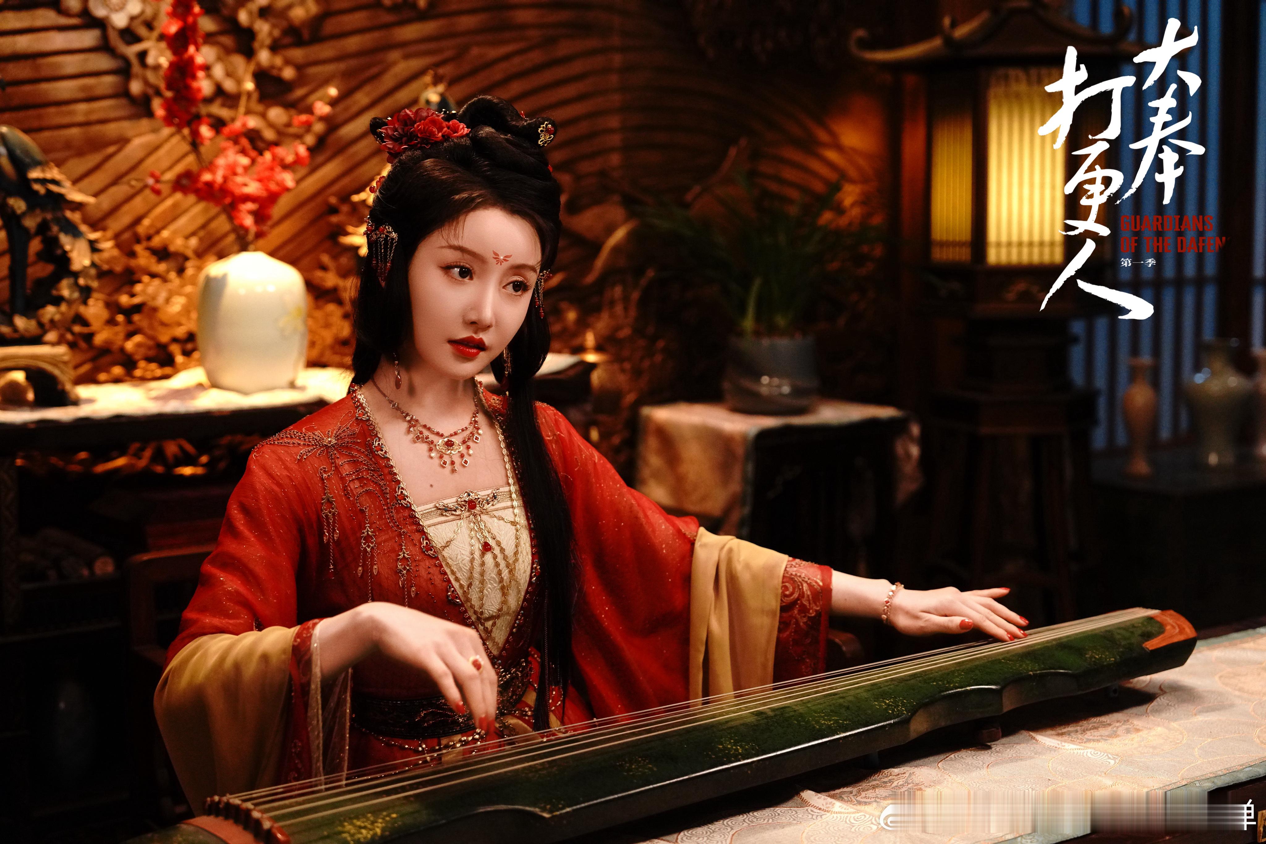 姜贞羽来了古装就别走了  咱就是说，姜贞羽这次在《大奉打更人》里的古装造型，直接