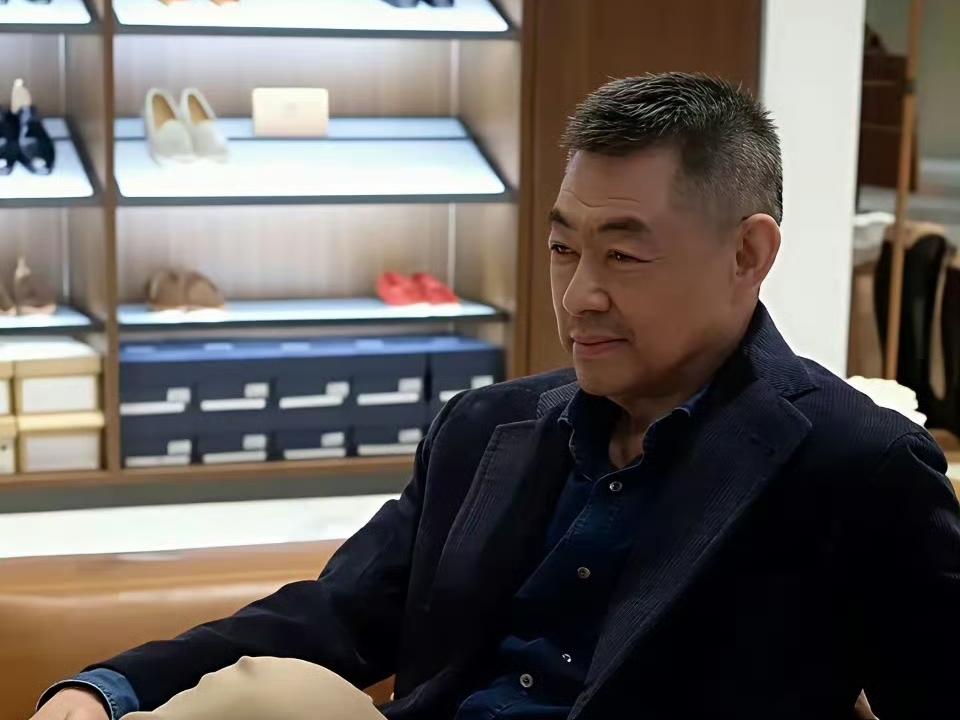 第一次见朱珠的爸爸。不得不说，老爷子长得挺帅气的，很有男人味。 ​​​
不得不说