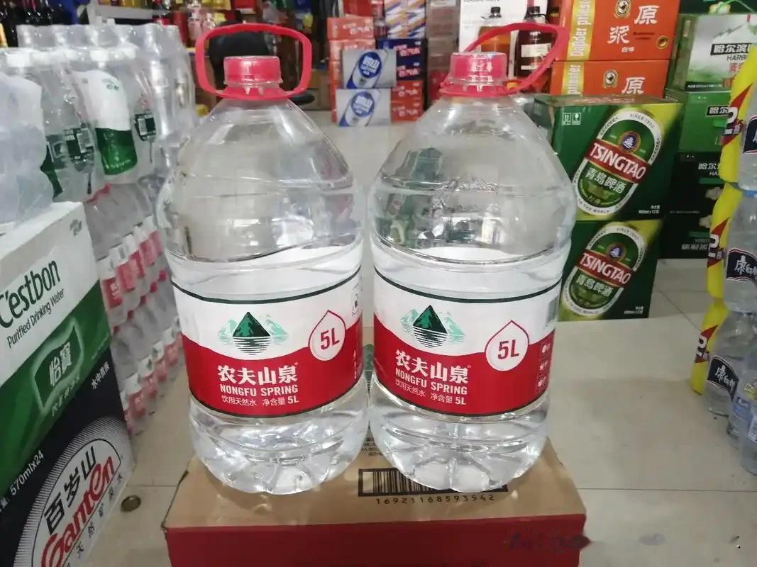 我在离老家小两千里地外的城市生活，为了让儿子媳妇安心上班挣钱养家，把他们的二胎小