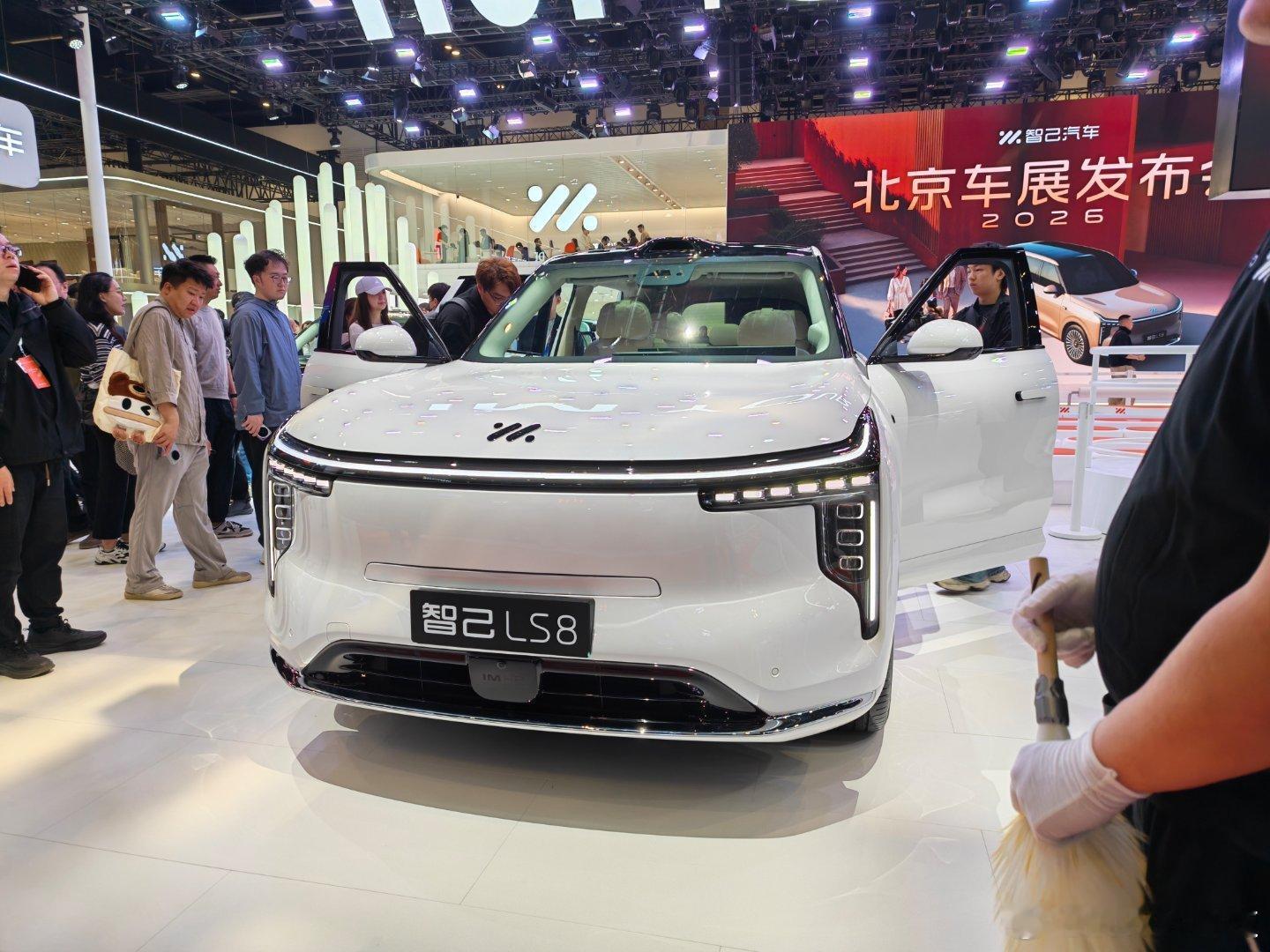 智己LS8 重磅登陆北京车展🔥25万级旗舰大满配，一步到位打卡智己展台，太尊了