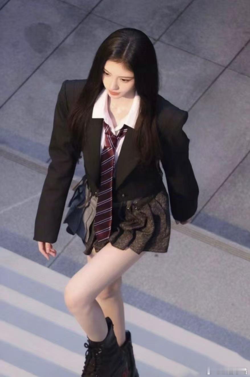 鞠婧祎脸越美人越狠就这个鞠婧祎苏绿夏制服恶女爽以美人之姿行雷霆手段，鞠婧祎脸越美