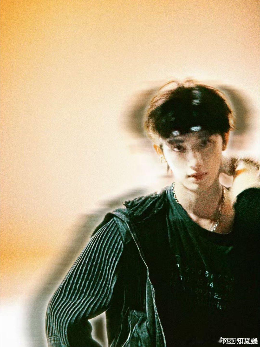 丁程鑫分享上次提到的，潮男穿搭， 