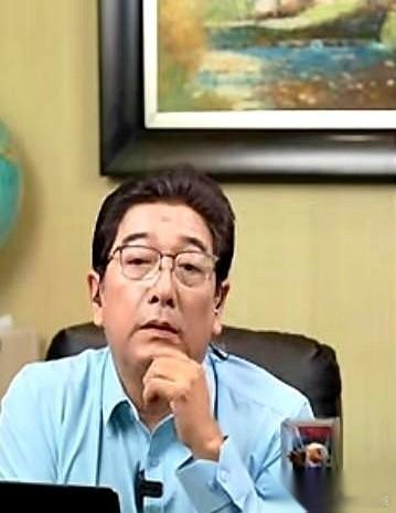 水均益退休后，是真敢说。 跟董路连麦，直接就把自家孩子的事给抖了出来。他说，我儿