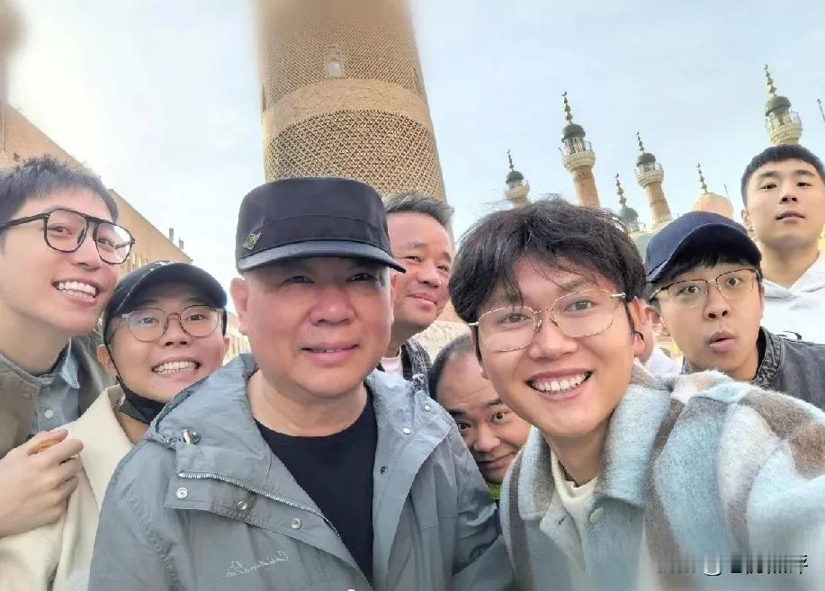 郭德纲于谦相声专场10月12号乌鲁木齐站已经圆满结束。这个体育馆真的很大，现场估