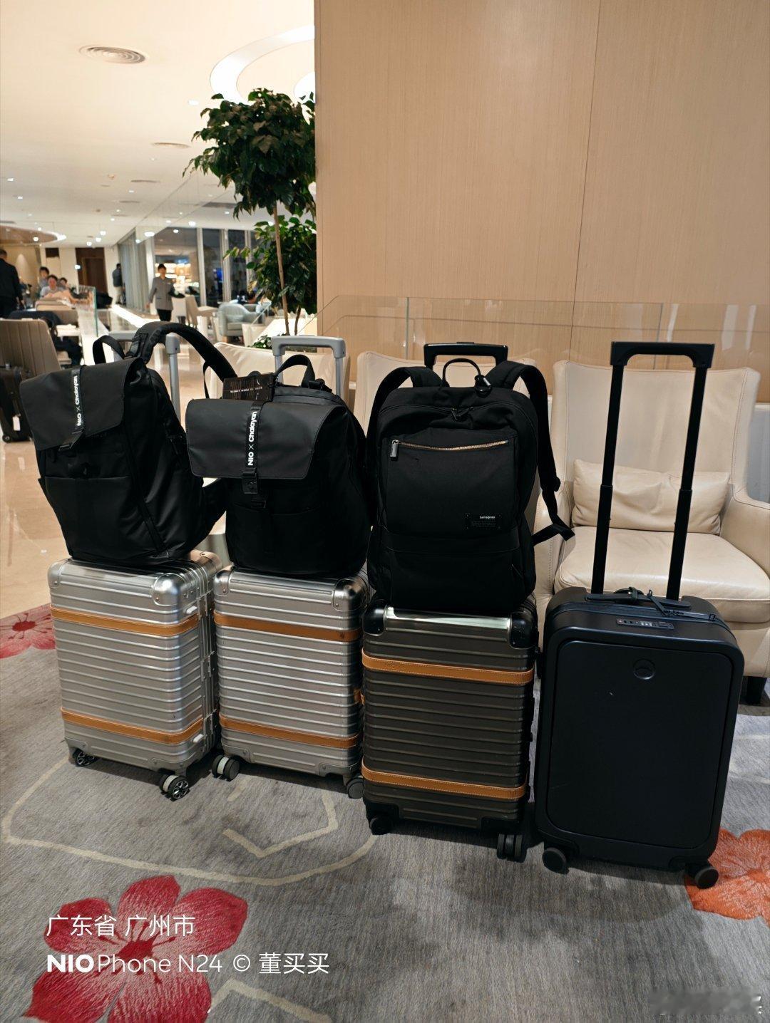 为什么一出门，就能遇到一样箱子的人[打call]  