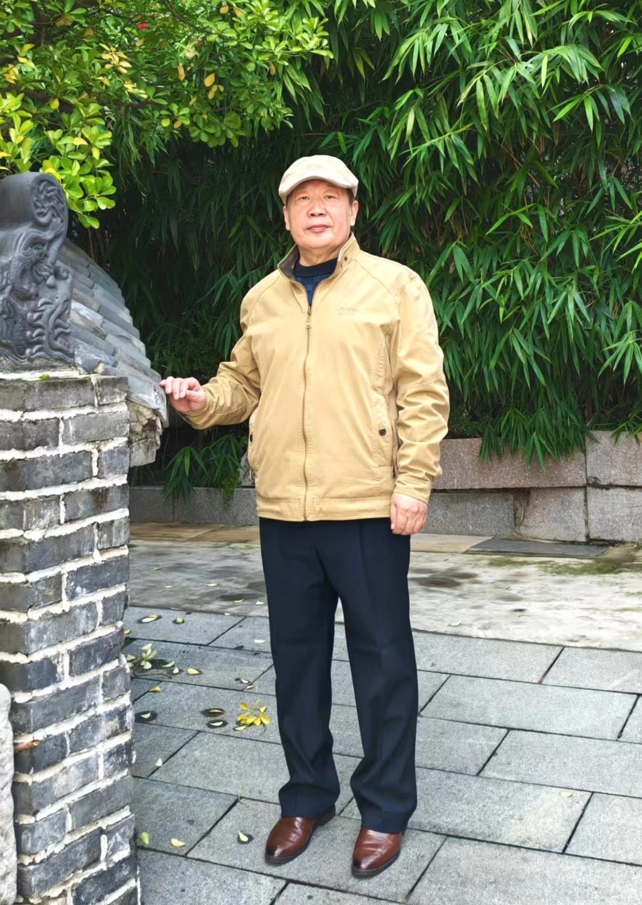 热烈祝贺刘晓峰老师的新书《书院街》出版！刘晓峰，山东临沂人，回族，曾任临沂市作家