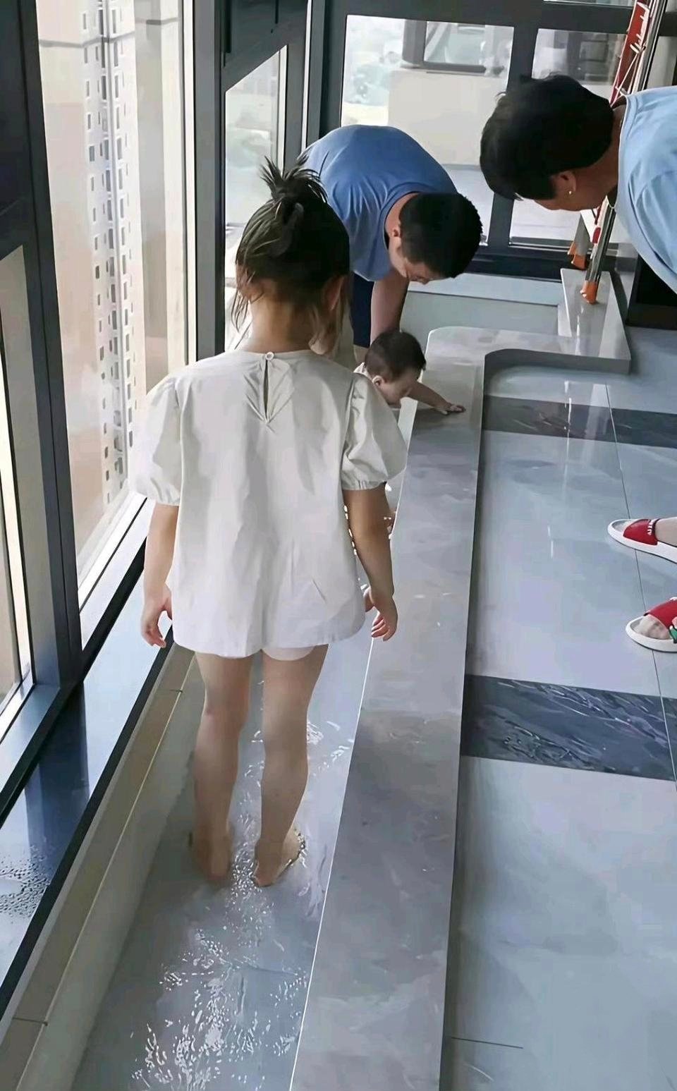 这是真自私阿……买到楼下的人家估计肠子都悔青了吧 