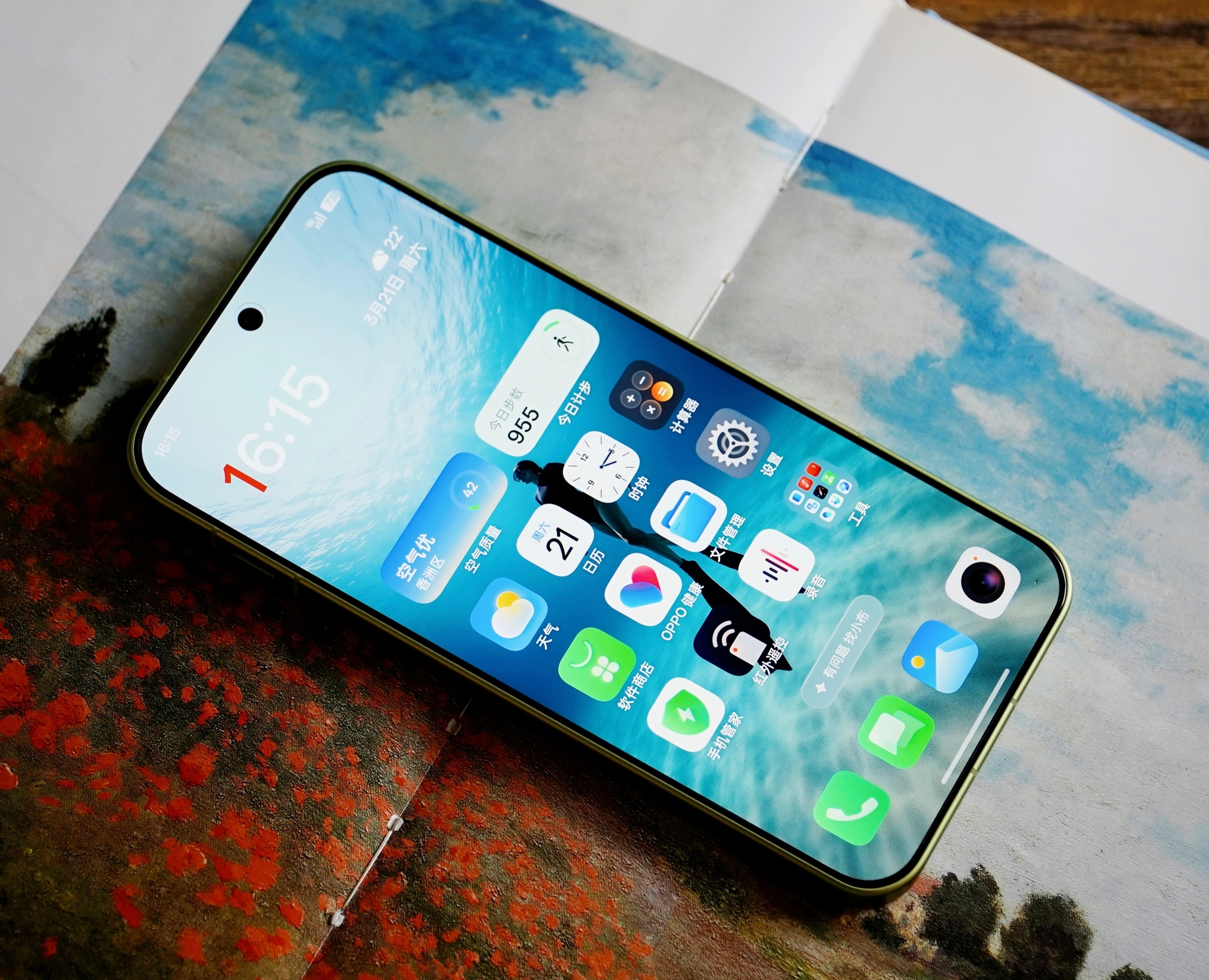 感受下一加15T这块6.32英寸1.5K 165Hz高刷直屏。1.1毫米的四边等