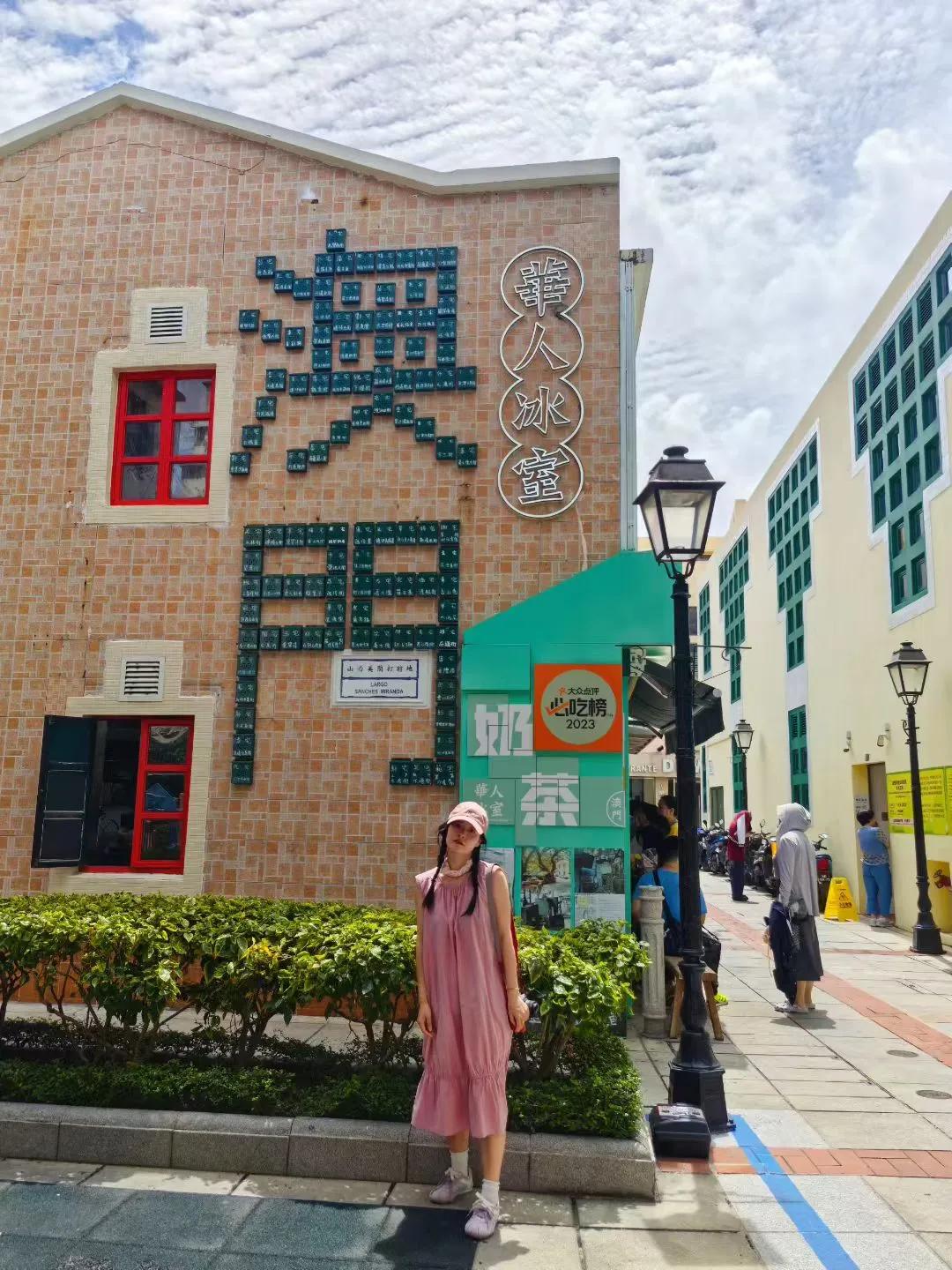 小小的巷子，塞满人…