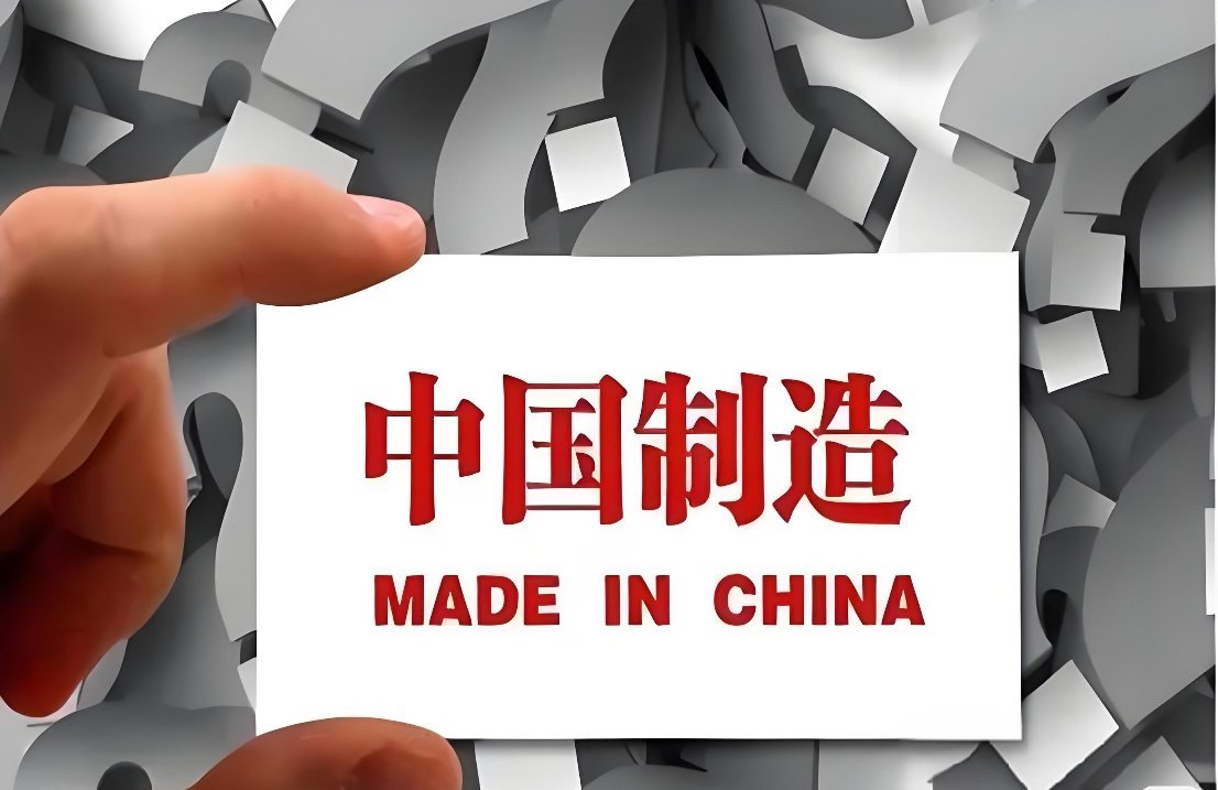 科技博主们都在聊参数，我只关心它能不能陪我唠嗑。以后下班回家，对着它吐槽老板，它