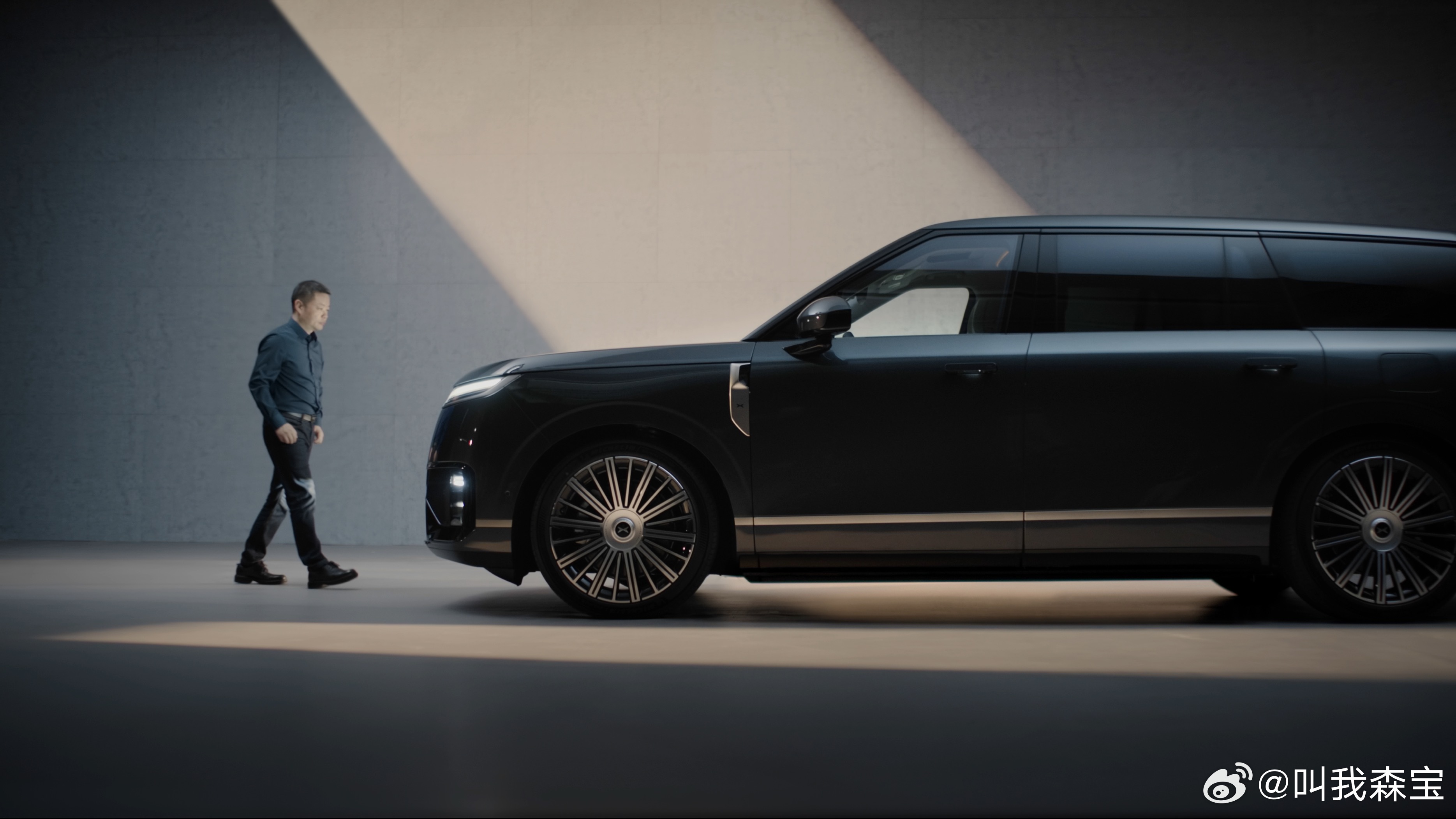 何小鹏沉浸式体验GX百万级气场新科技旗舰小鹏GX来了 大师兄沉浸式体验小鹏GX，