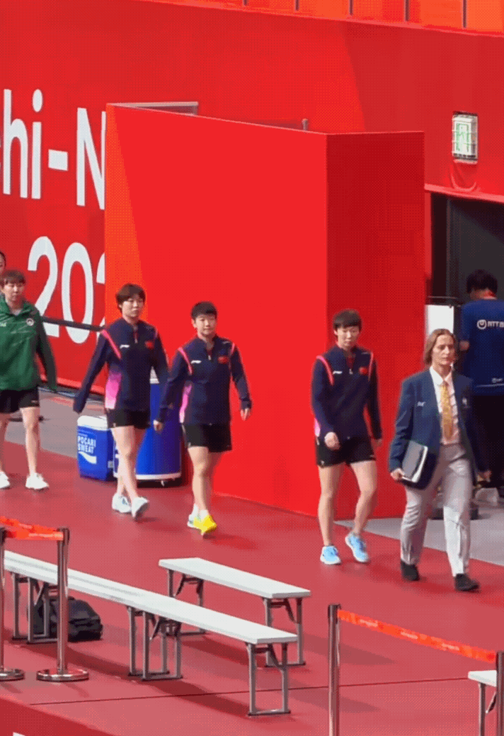 王曼昱亚运会首秀告，1:3不敌于中国澳门选手朱雨玲，国乒女团0:3落后中国澳门女