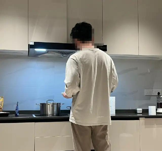 黑龙江，40岁的周先生怎么也没想到，自己一次满怀期待的网友奔现，最后会变成一场啼