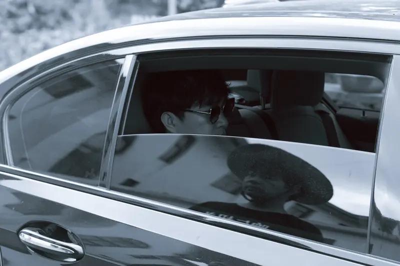 1月8日，49岁的歌手萧煌奇突然在社媒官宣结婚，晒出无名指戴婚戒的照片，旁边还有