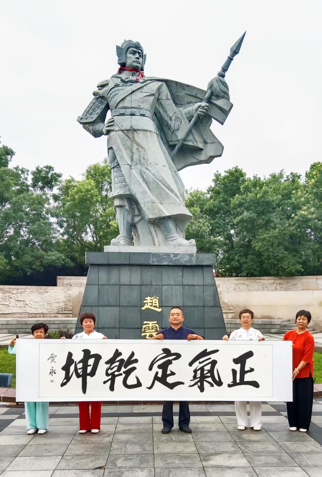 书法家贾永大字彰显中国精神

贾永大字彰显中国精神!俺叫贾永，河北正定人，今年5