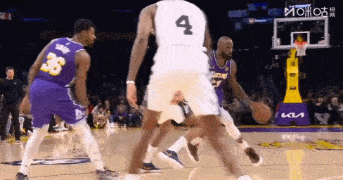 詹姆斯隔扣詹姆斯这是41岁了？持球突破隔扣马刺中锋科内特，起跳高度显然已经不够了