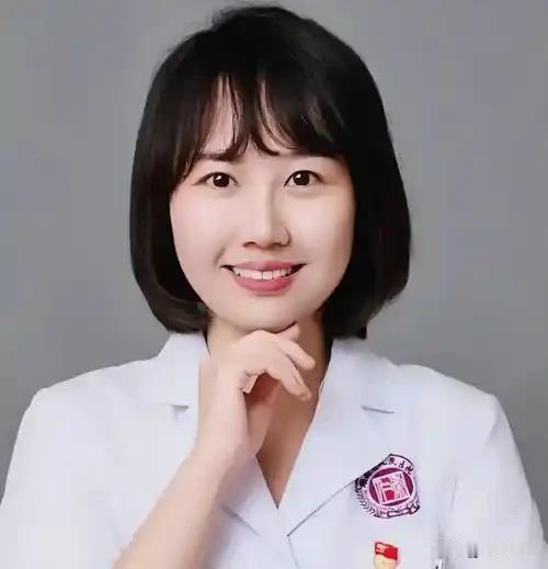 眼科专家曾琦，湘雅医学院的医学博士，主刀过上万台眼科手术。去年因为个人生活那点事