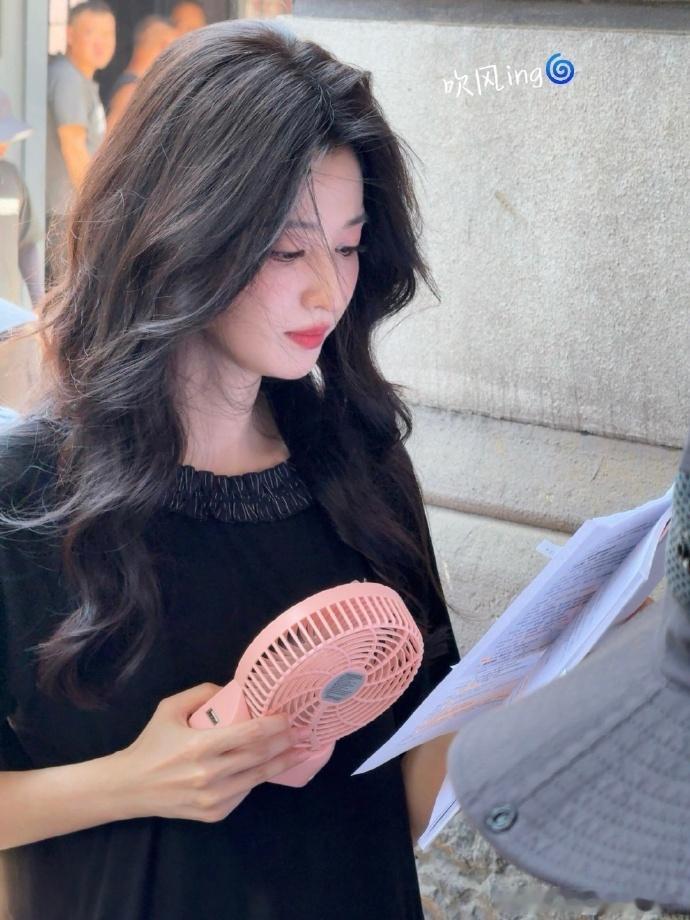 看王楚然演绎任素素这个角色，完全能感受到她对表演的用心，每一个细节都处理得特别细