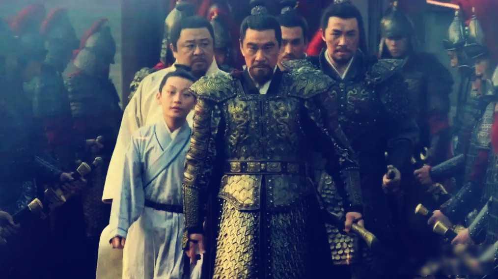 1402年，朱棣攻下南京城，眼见他策马直奔皇宫而去，有个人突然拦在了他面前说：“
