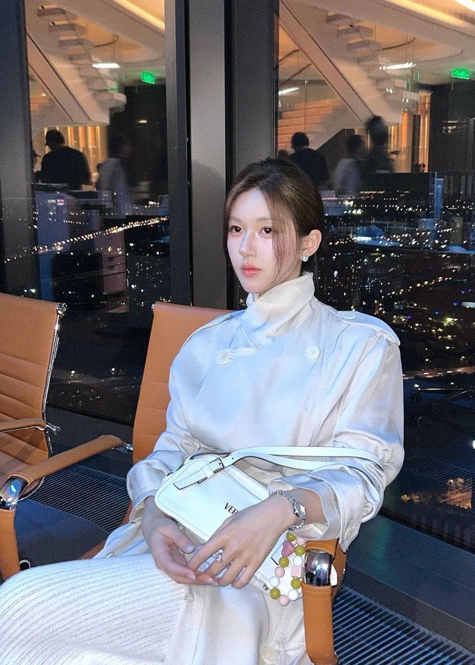 赵露思真不觉得她网红脸太严重了吗？和之前简直两个人 ​​​