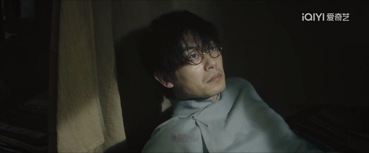 《人生若如初见》中吴天白狱中找老中医求医那一段，真的太神了。

原本吴天百已经瘫