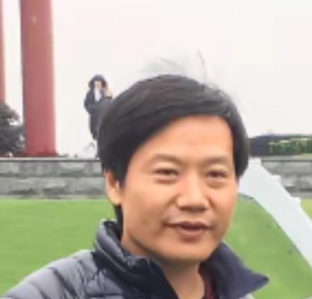 雷总有一些叛逆头发 ​​​