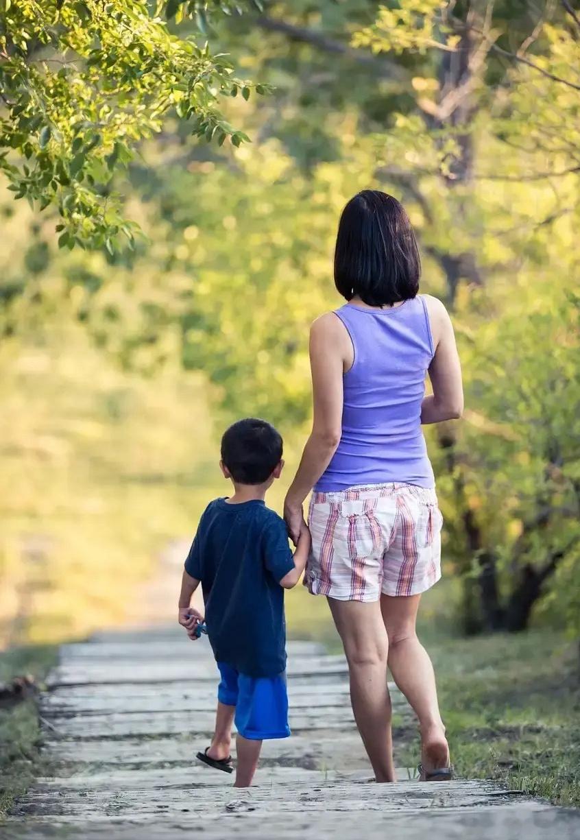 非常欣赏的一句话：不管你是生儿子还是生女儿，你培养的越优秀，以后越是指望不上；如